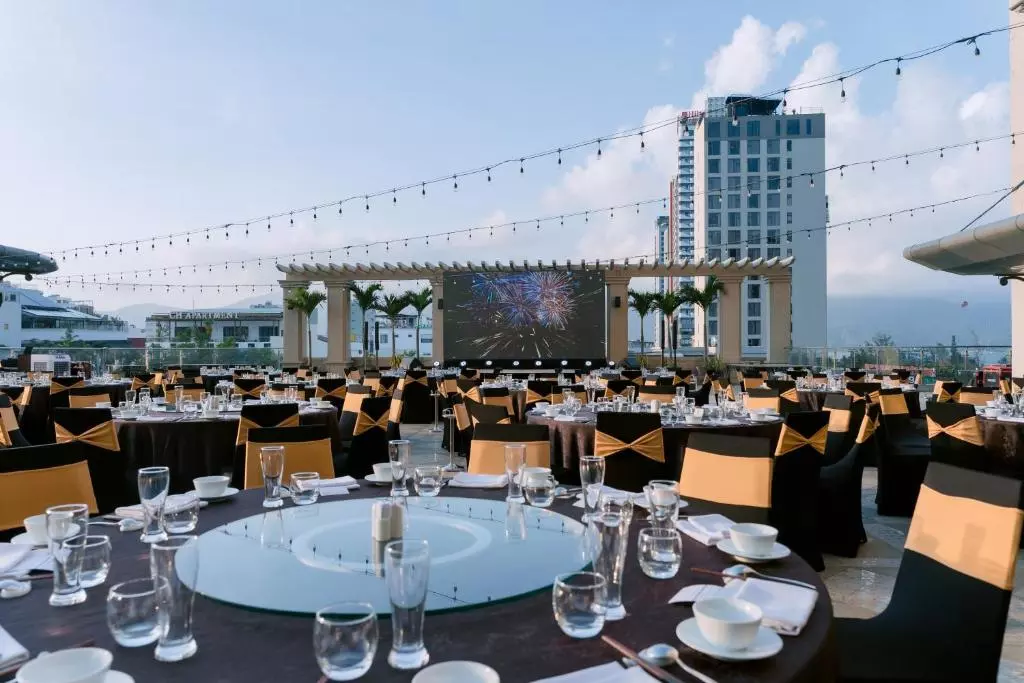 FOUR POINTS BY SHERATON Or similar